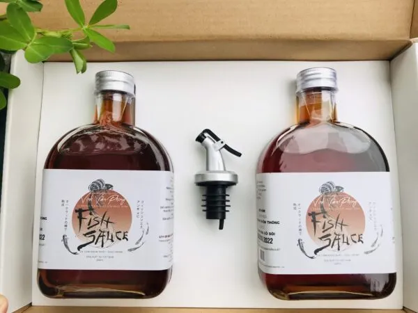 Nước mắm Vịnh Vân Phong ủ thùng gỗ sồi phương pháp Nhật Bản – Hộp 2 chai x 330ml